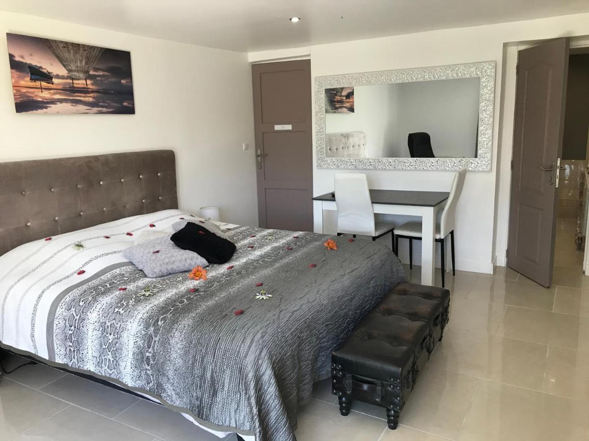 Villa Charlene Massoins Екстериор снимка