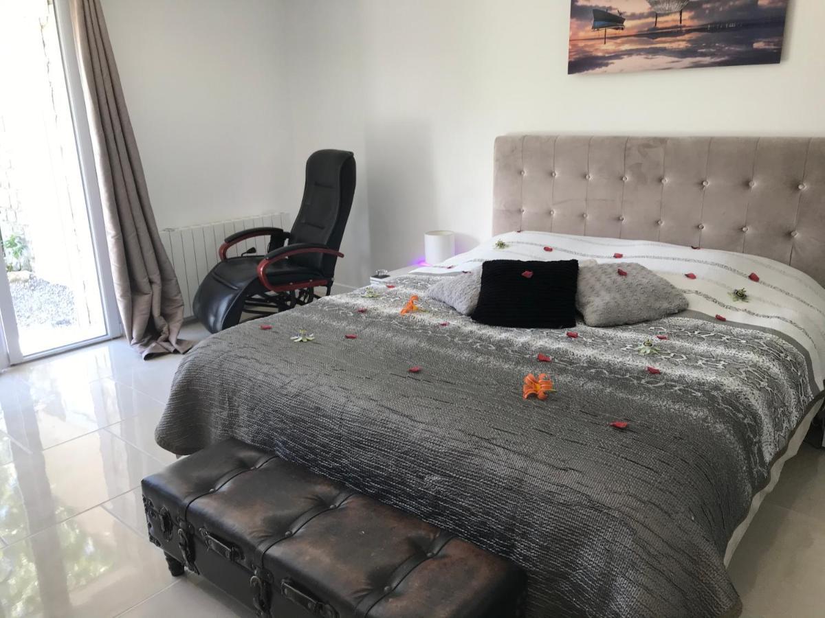 Villa Charlene Massoins Екстериор снимка
