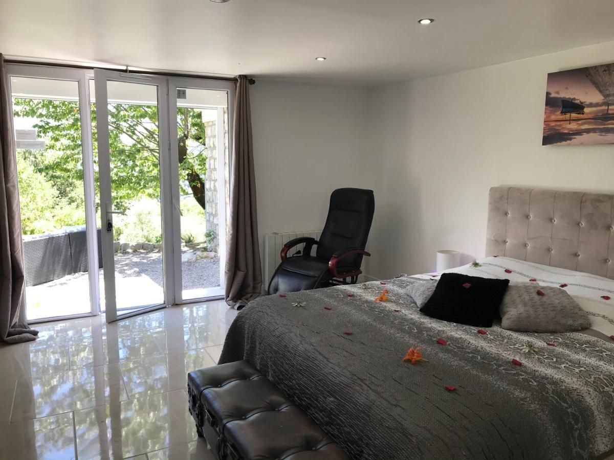 Villa Charlene Massoins Екстериор снимка
